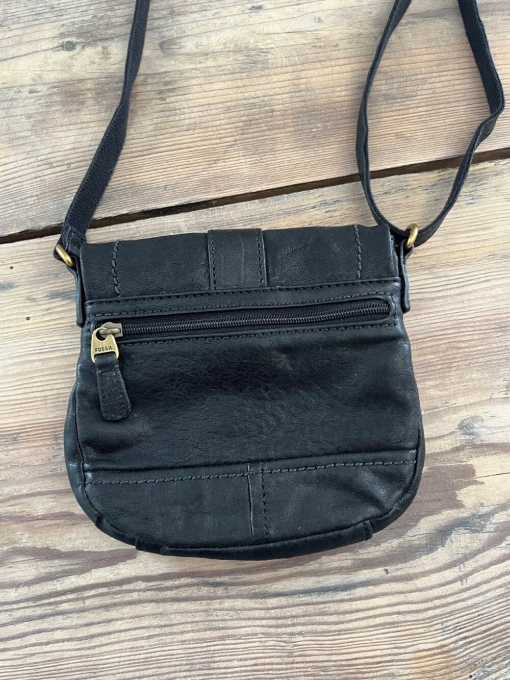 Fossil Black Leather Crossbody Bag with Brass Hardware Small Y2K - Picture 2 of 9